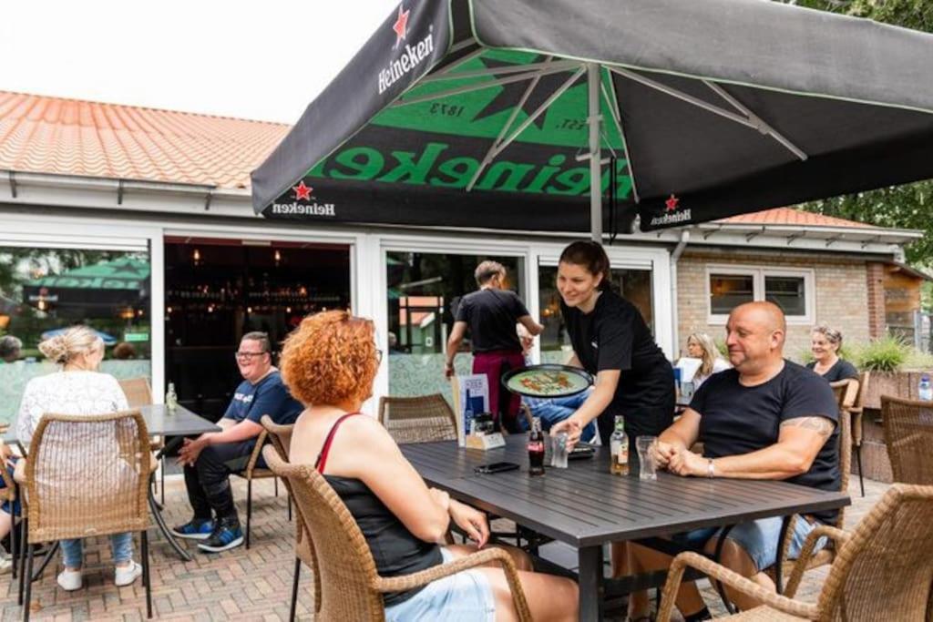 Chalet 14 Met Airco Familiecamping De Tien Heugten Schoonloo Drenthe Dış mekan fotoğraf
