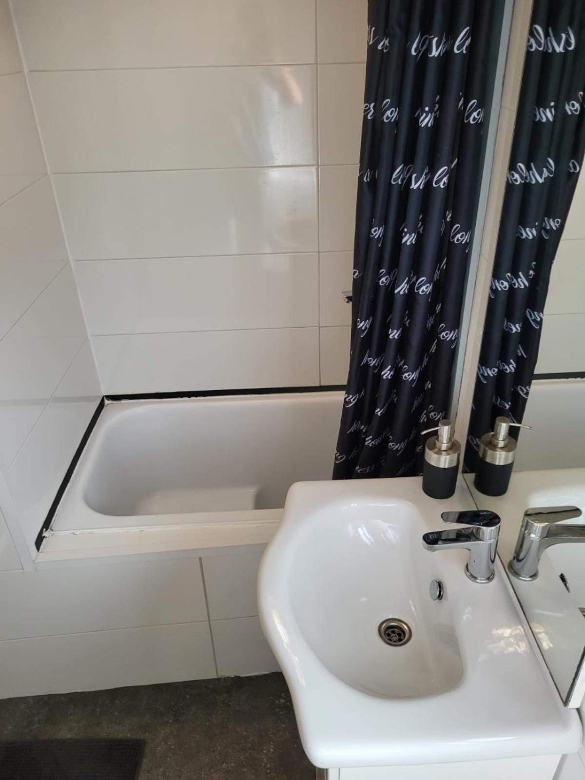 Chalet 14 Met Airco Familiecamping De Tien Heugten Schoonloo Drenthe Dış mekan fotoğraf